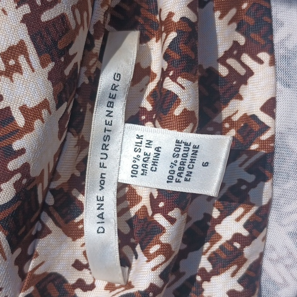 DIANE VON FURSTENBERG WRAPAROUND DRESS - Picture 5 of 6